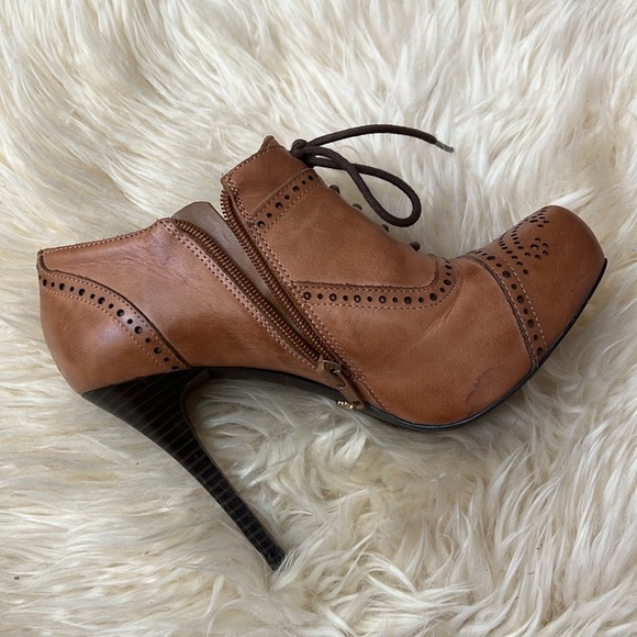 Pre-loved tan lace-up oxford heels with front platform - Picture 5 of 8
